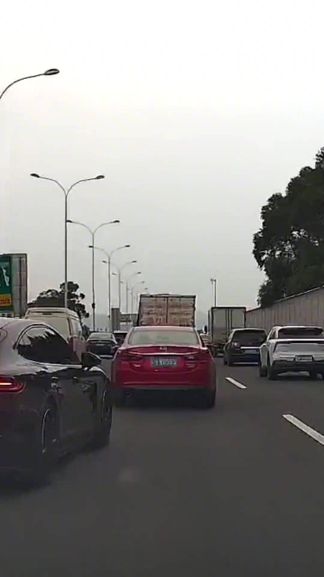 这个尾翼会被你玩坏吧,哈哈哈哈哈哈哈哈!!!!!