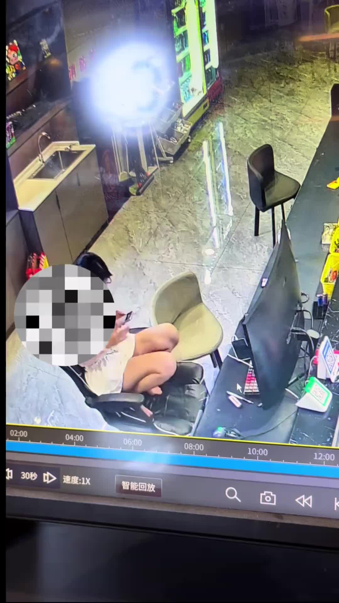 女前台就是不能太闲,不然没事就后空翻...