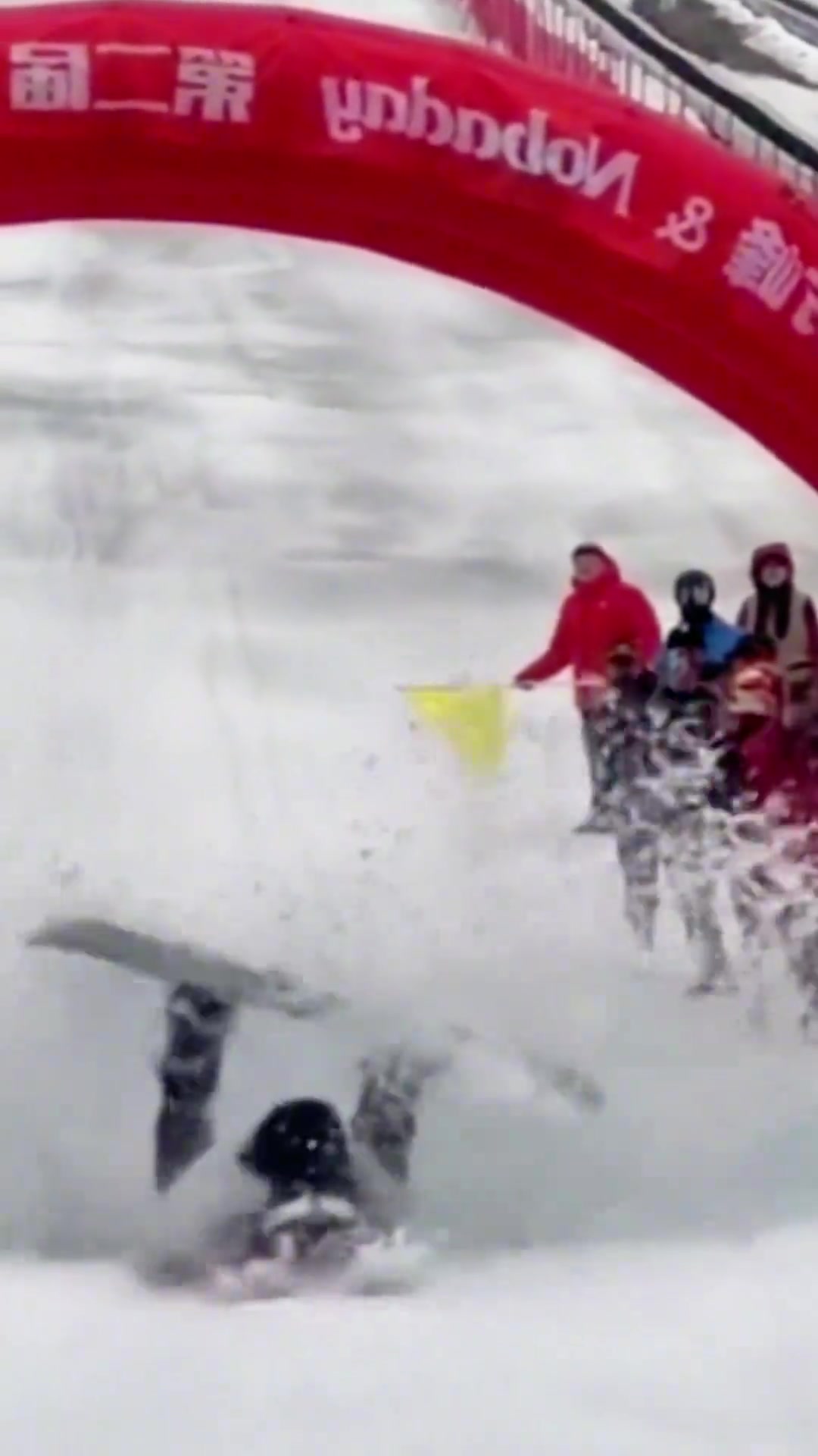 幸好小姐姐的减震效果好啊!要不然就要用脸刹车了