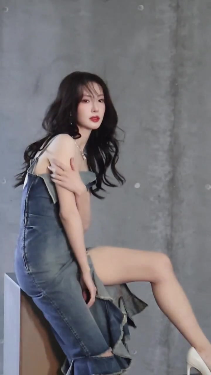 金晨怎么开始走上了性感路线啊