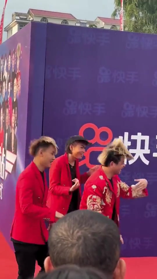 主办方从哪里找来的小丑!