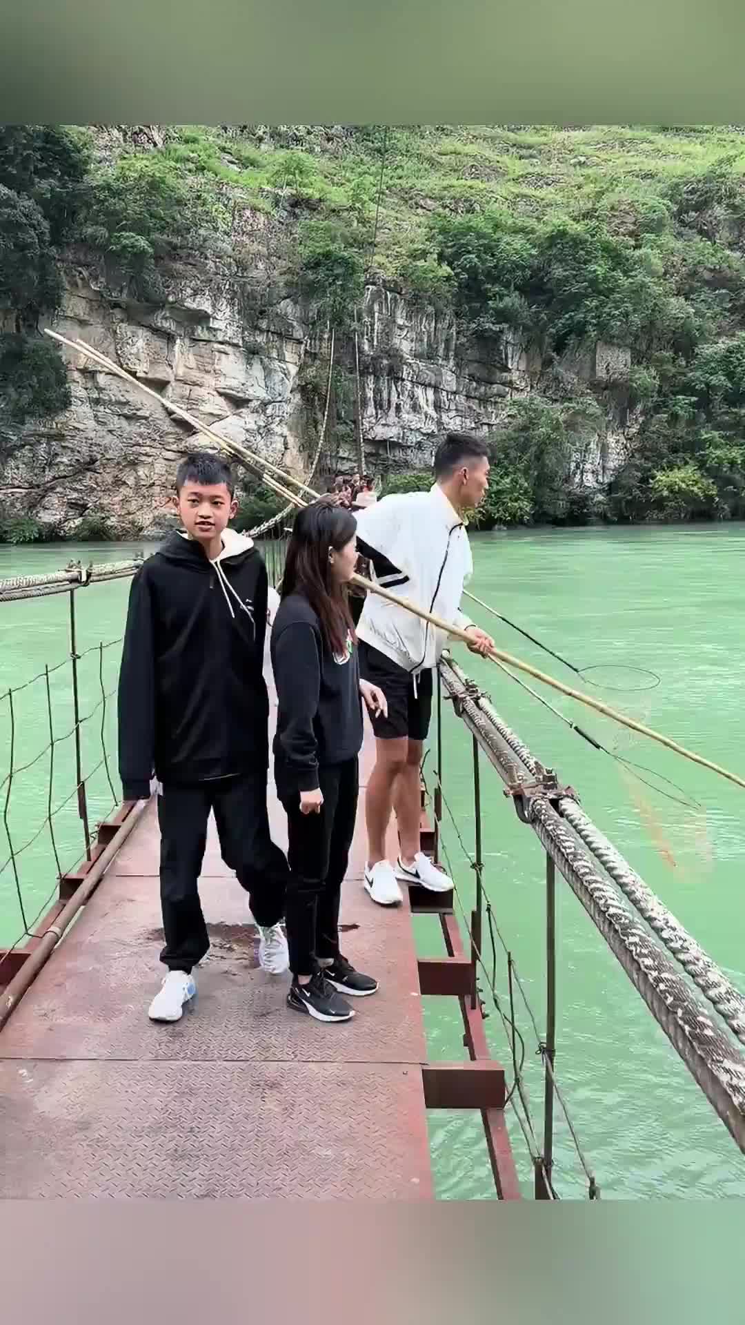 这雨咋回事游泳淹了