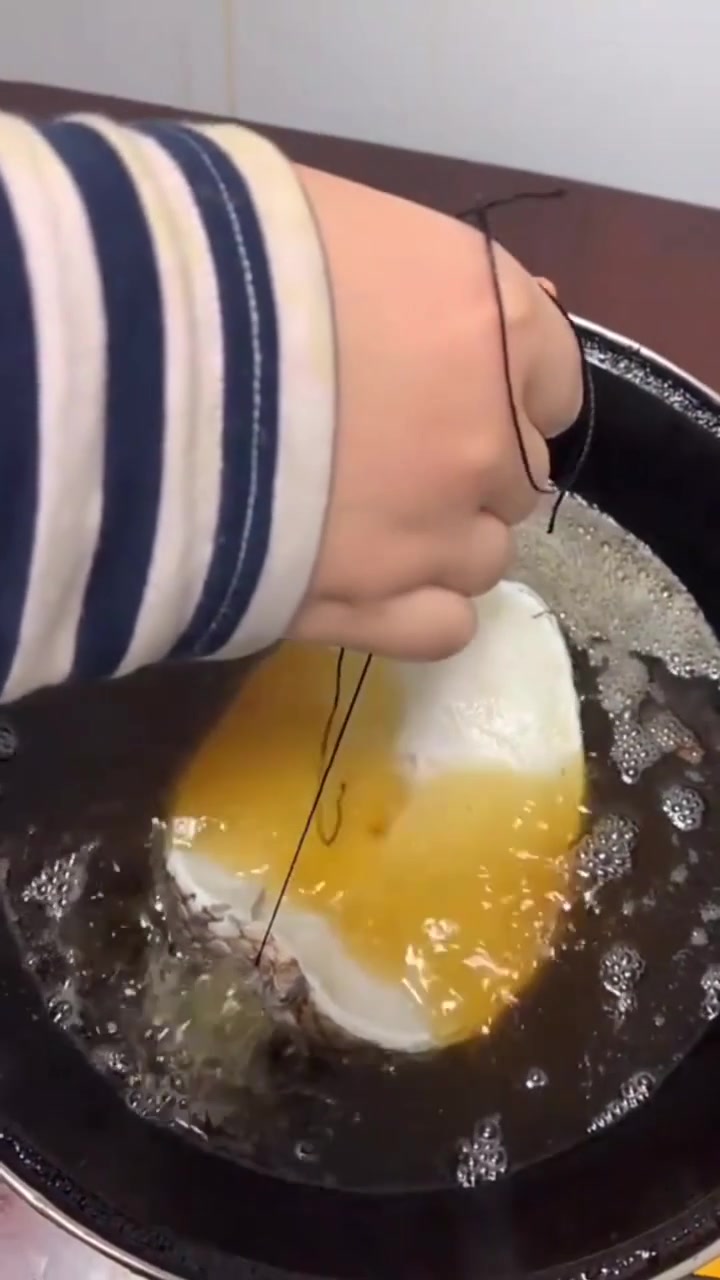 这样就不会粘锅了吧