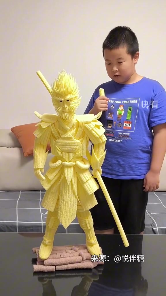 妈妈带孩子用米花棒做出黑神话悟空,太厉害了