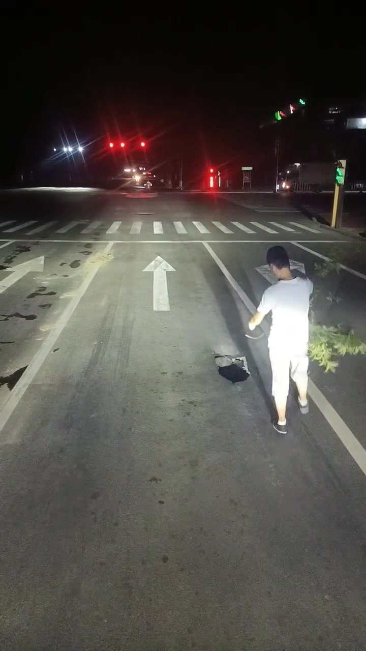 这家伙要是裂进去还了得!