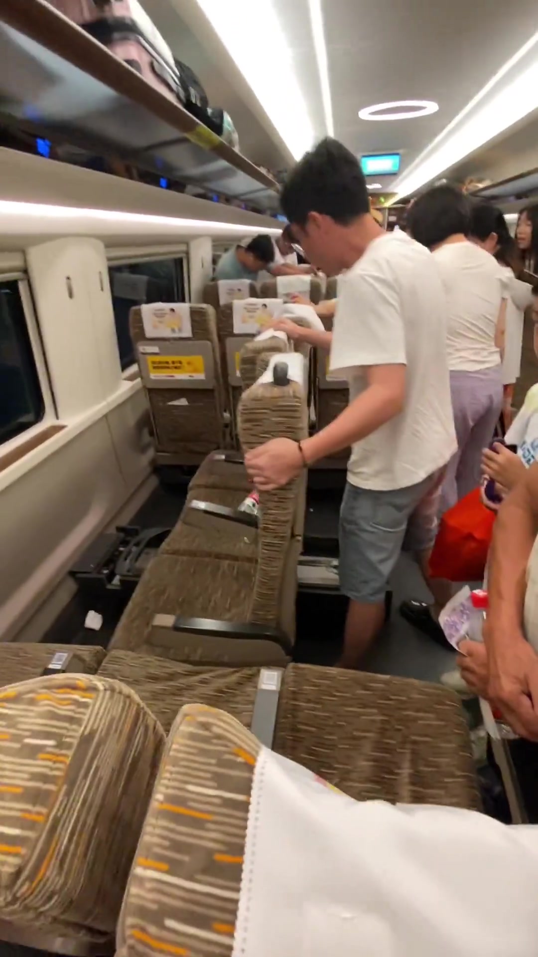 第一次遇到动车座位这样掉头