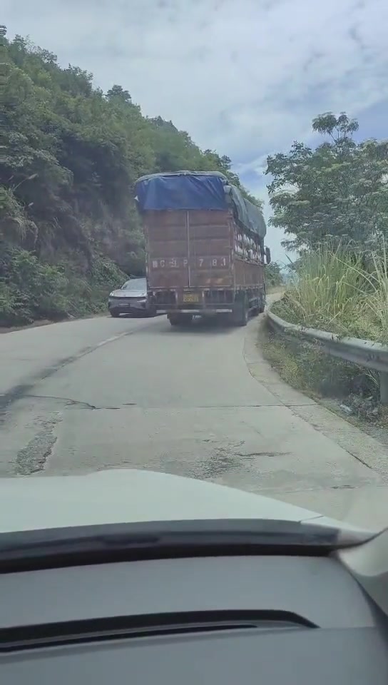 那个轿车怕是吓一跳