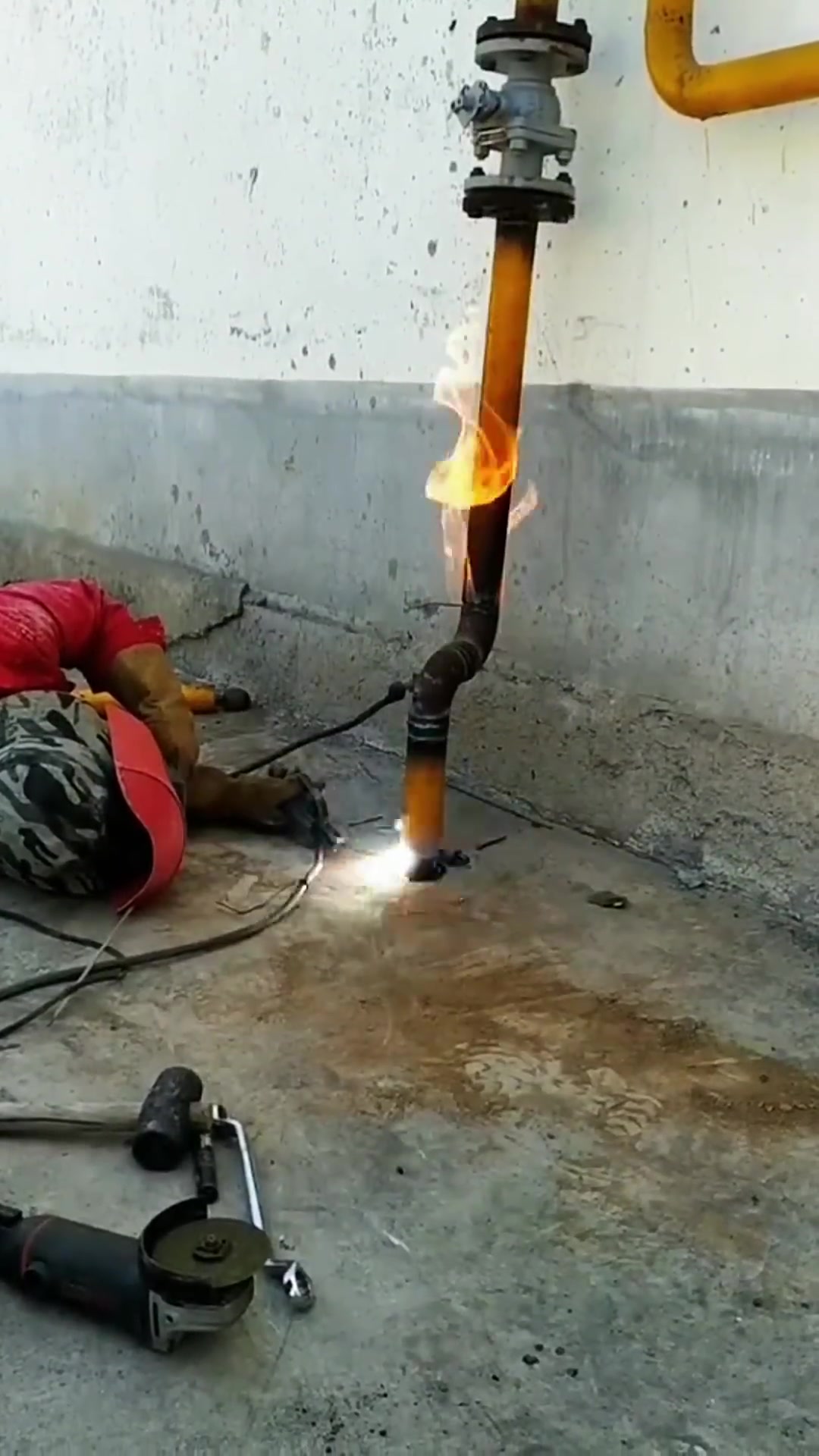 燃气管道带火焊接这种操作没有危险吗