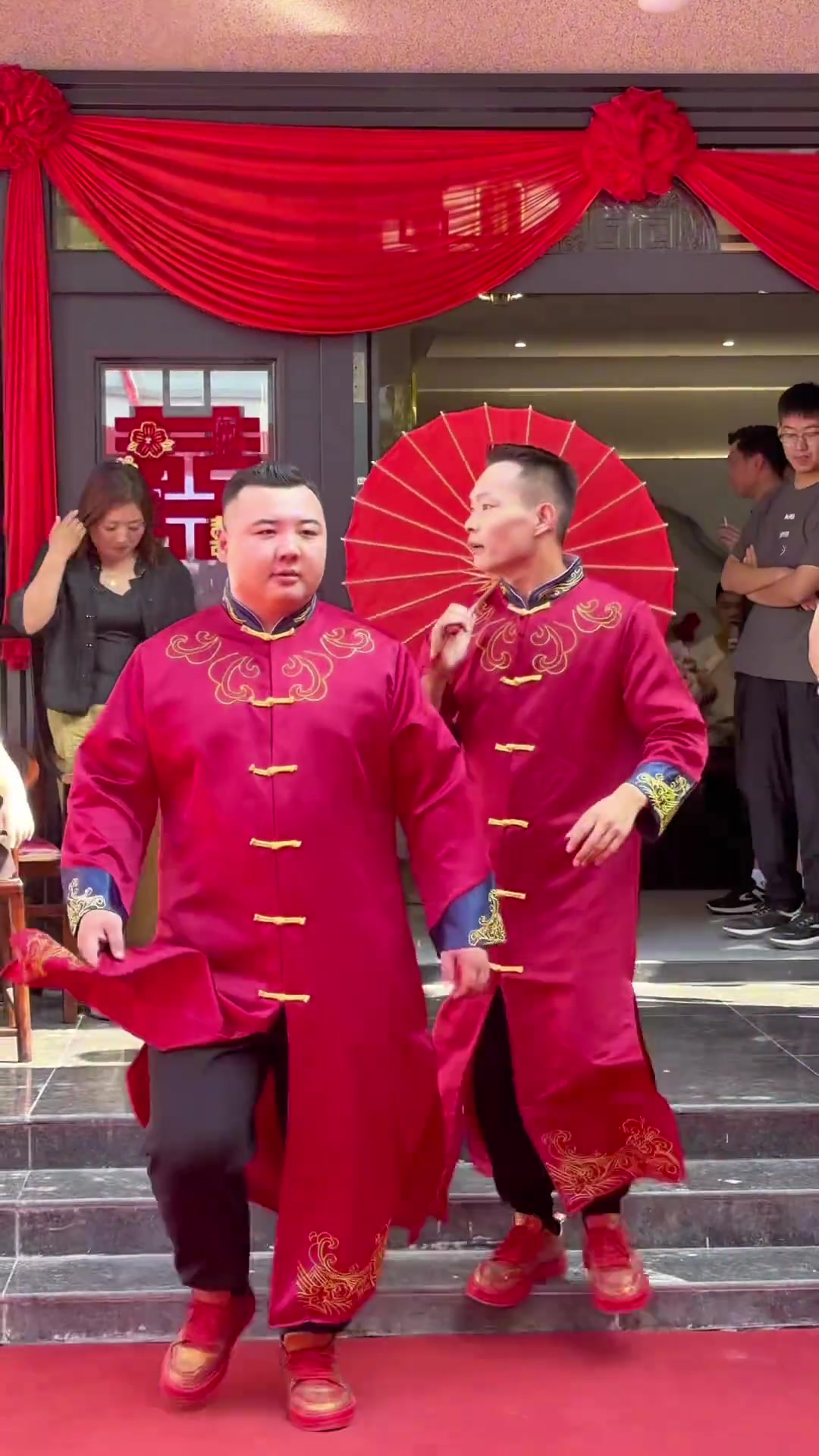 眼睛不大不要紧但是要迷人俩活宝!