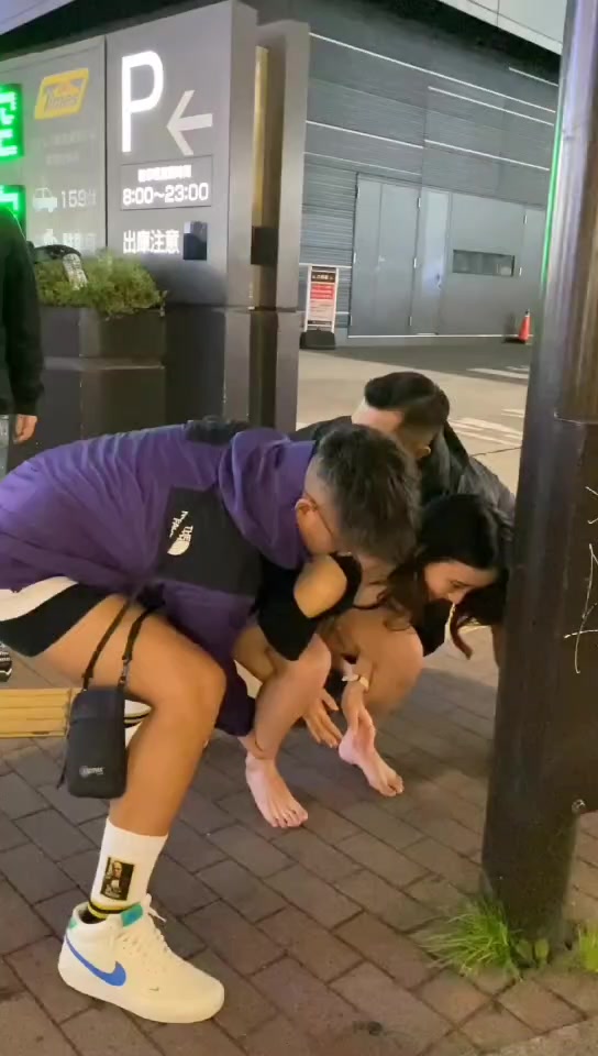 上面那位是怎么上去的