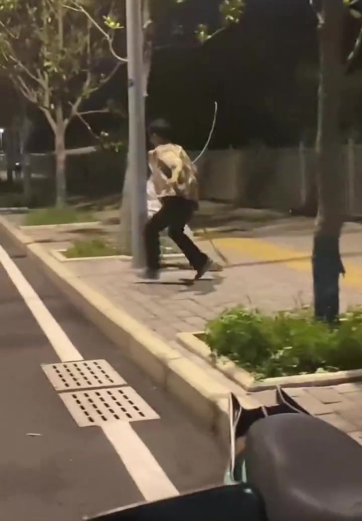 第一次见送人头送这么快的!人家都不好意思还击了