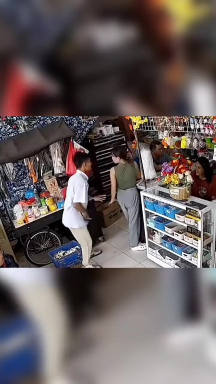 有没有一种可能这个女的是故意的