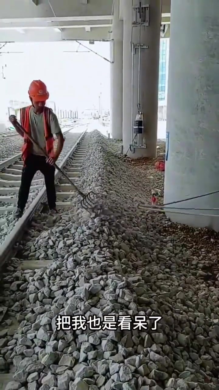 为什么要三个人干一件活,难道这样的效率会更高吗