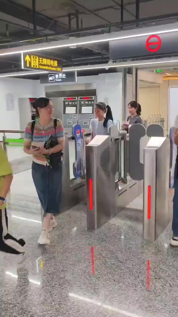 地铁站付一次车费,过了5个人这能查出来吗