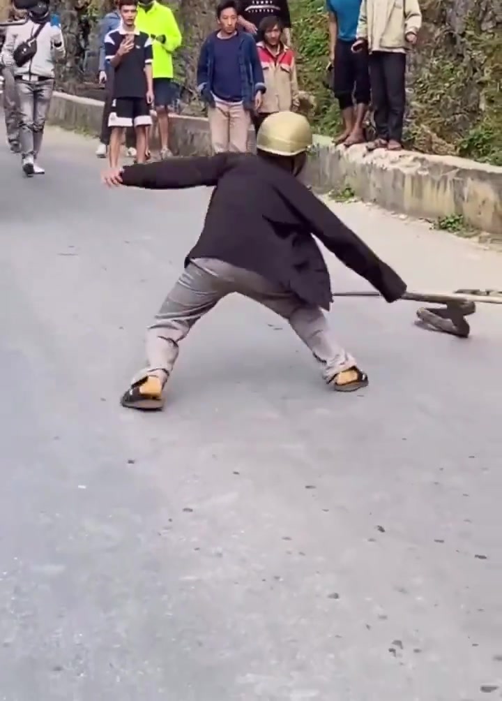 我们这跳舞不用带一条蛇