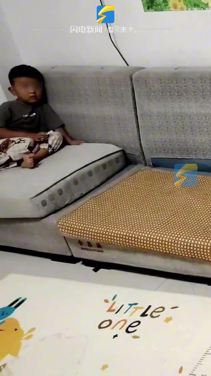 娃把儿童推车套爹脖子上,这生无可恋的表情