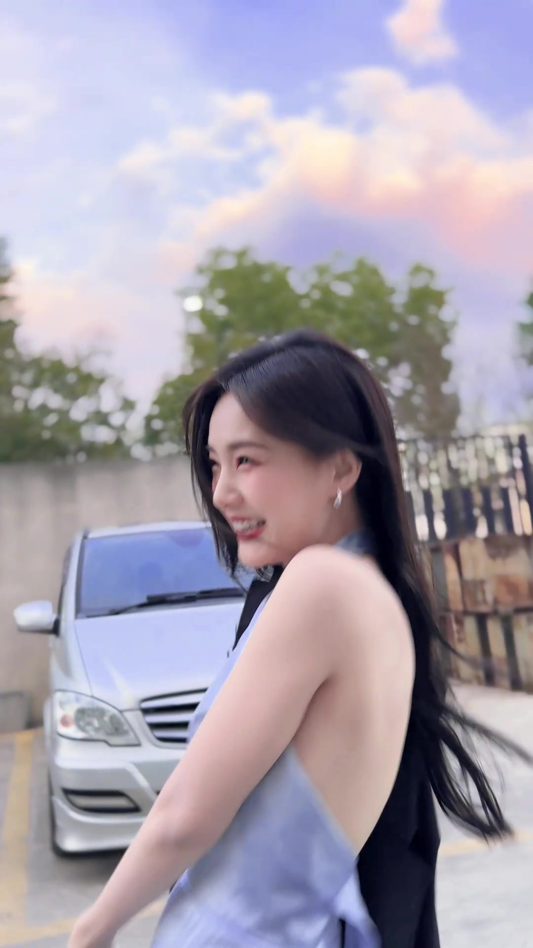 李一桐给你表演一个老肩巨滑,她真的太会了!
