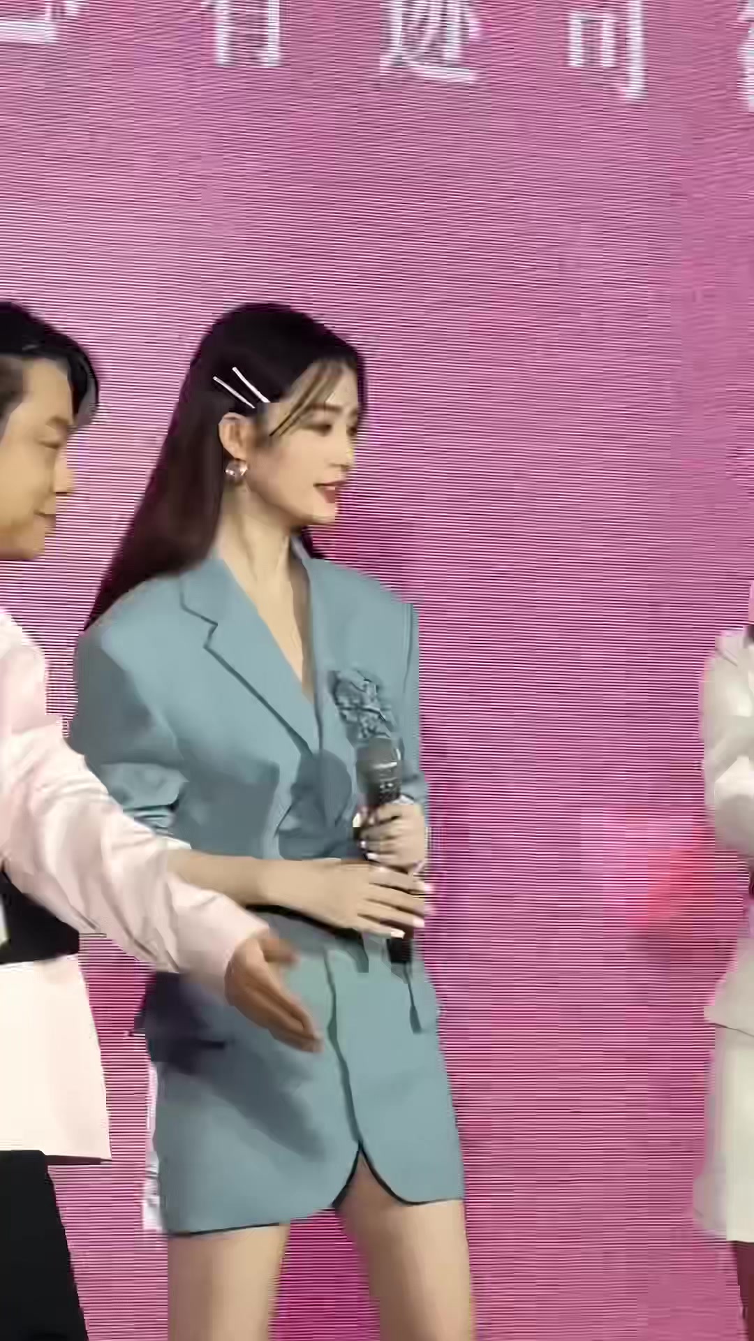 李沁的腿原来也这么长吗!