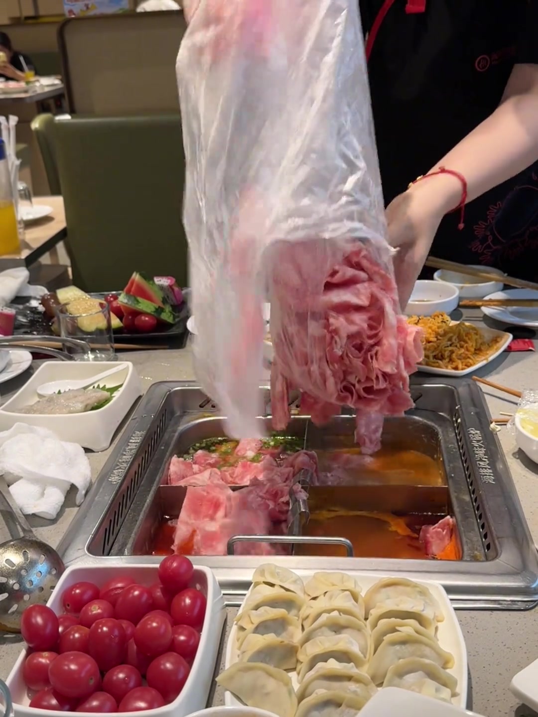 袋子还提那么高,不找茬吗!