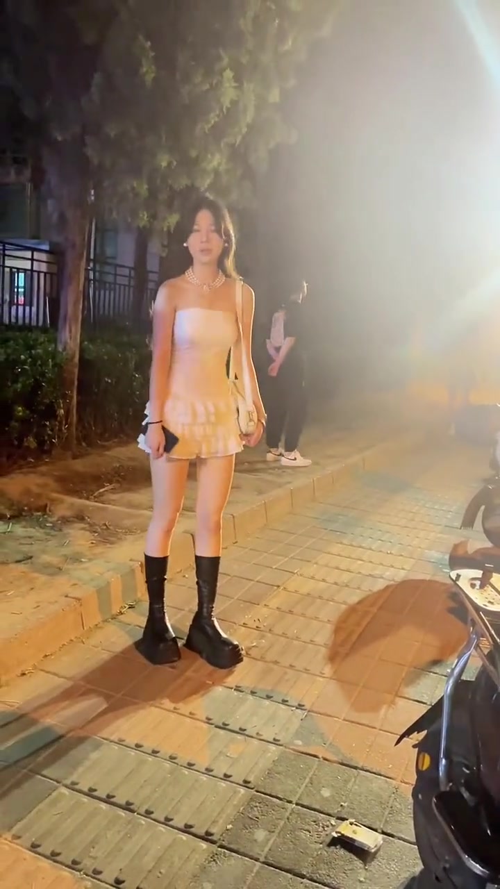 天天偷拍小姐姐,都被别人认出来了
