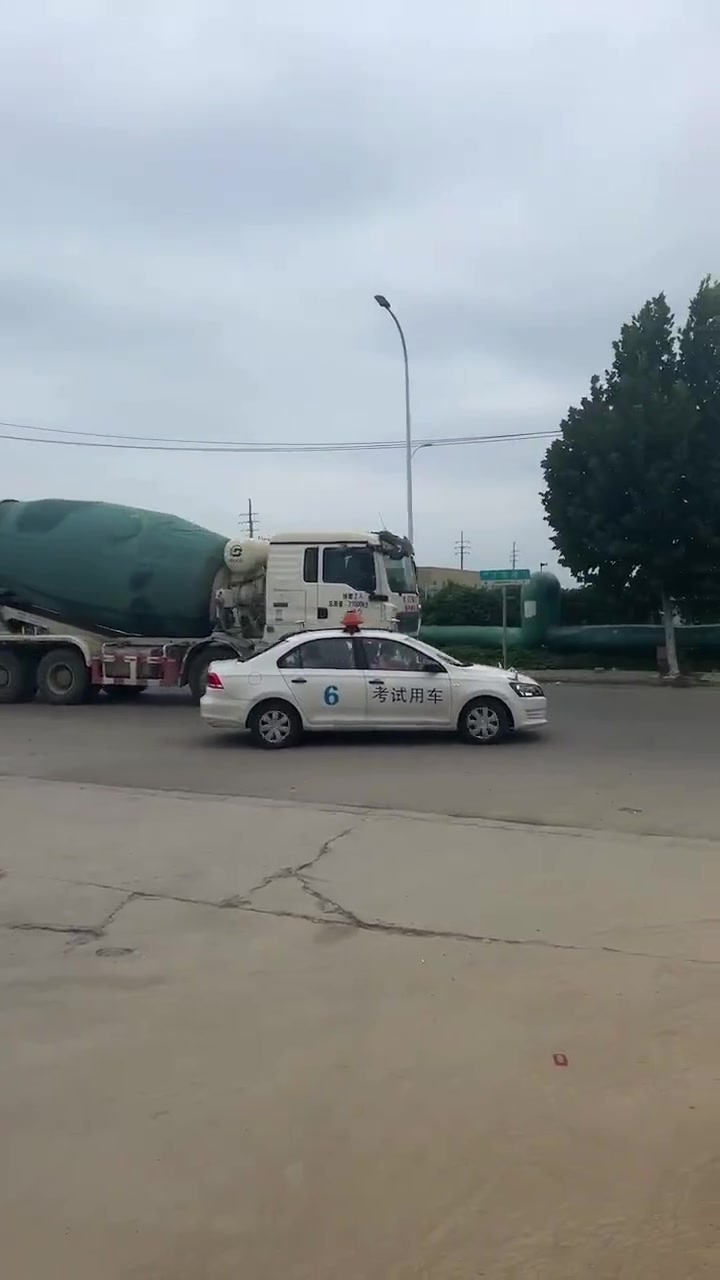 这种情况全员咋没踩刹车呢