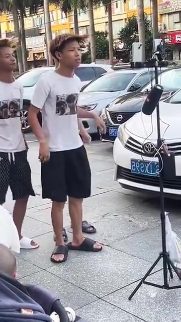 三个人学历加起来有读过九年书吗!