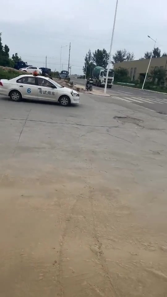他俩谁对谁错,一个比一个犟!