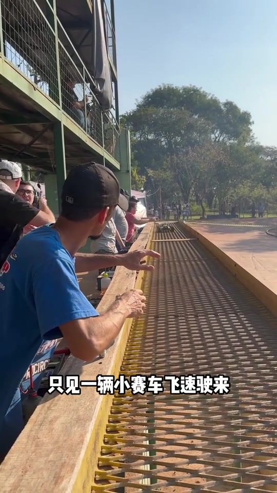 这样的赛车真不错啊!!