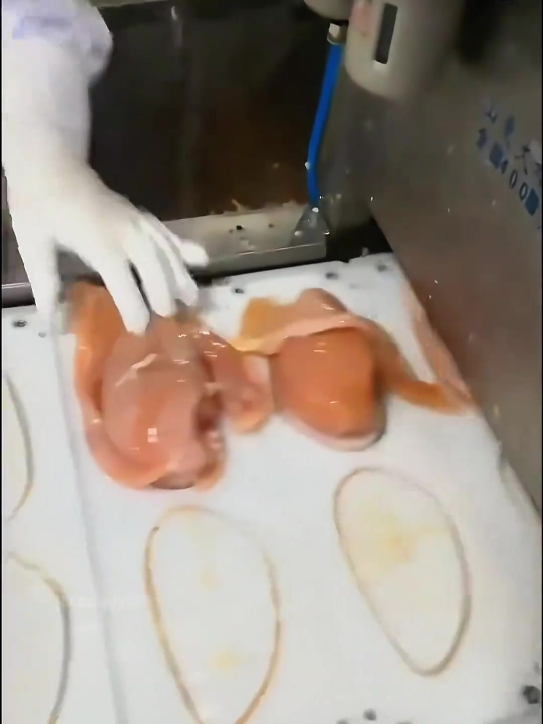 一直以为鸡胸肉就是那么整齐的,原来也是加工过啊