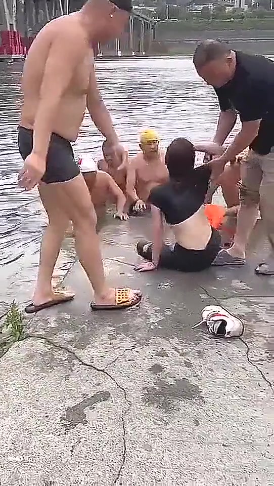 别想不开呀,没啥是过不去的!