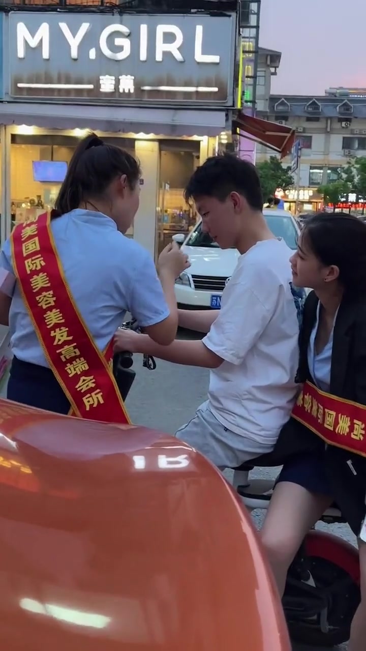 小伙子还是太年轻!这样就沦陷了