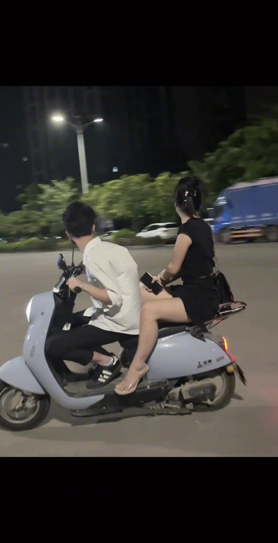兄弟这架势,看得老夫都想谈恋爱了...