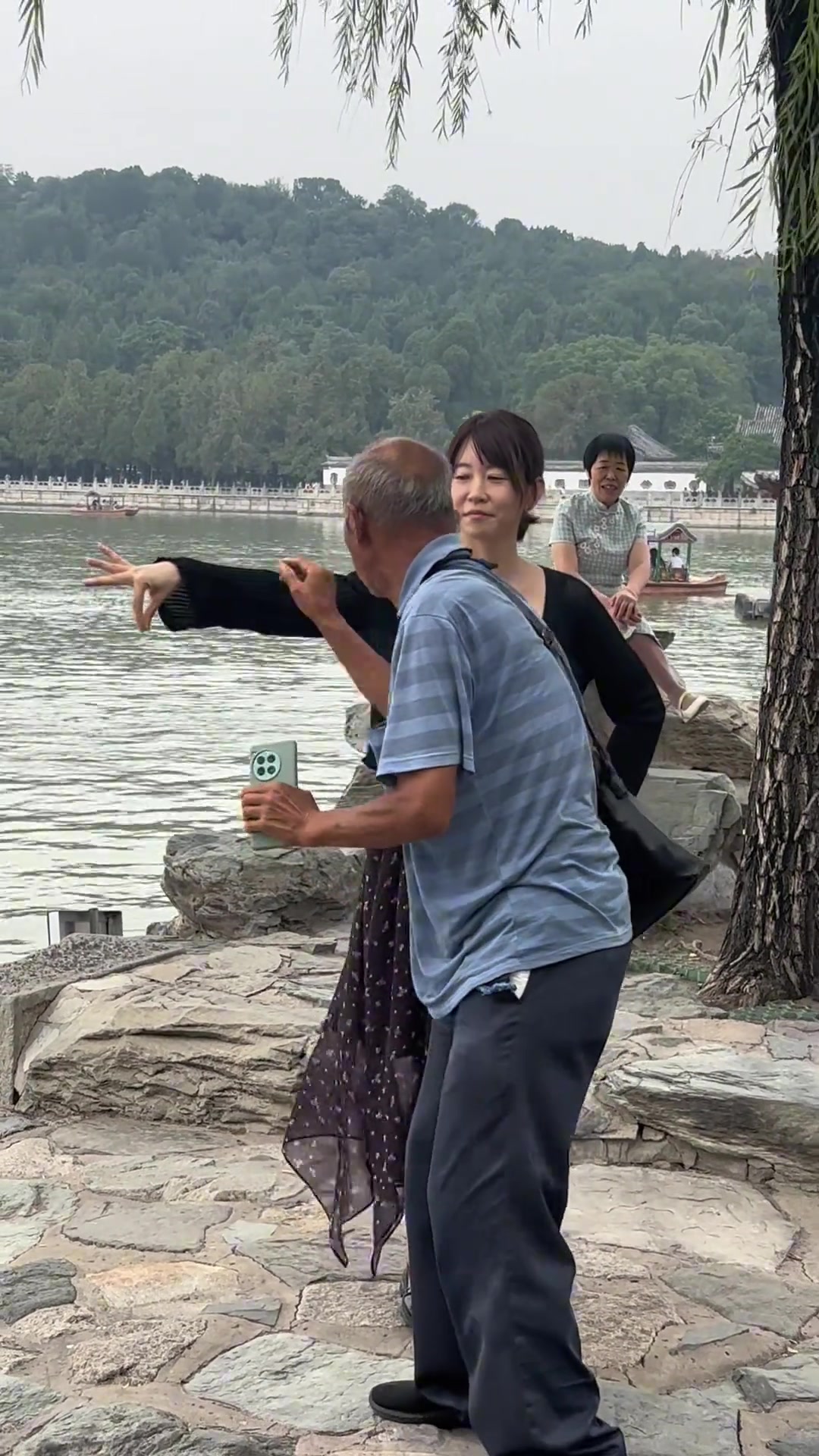 北京颐和园专业拍照大爷,太细节了