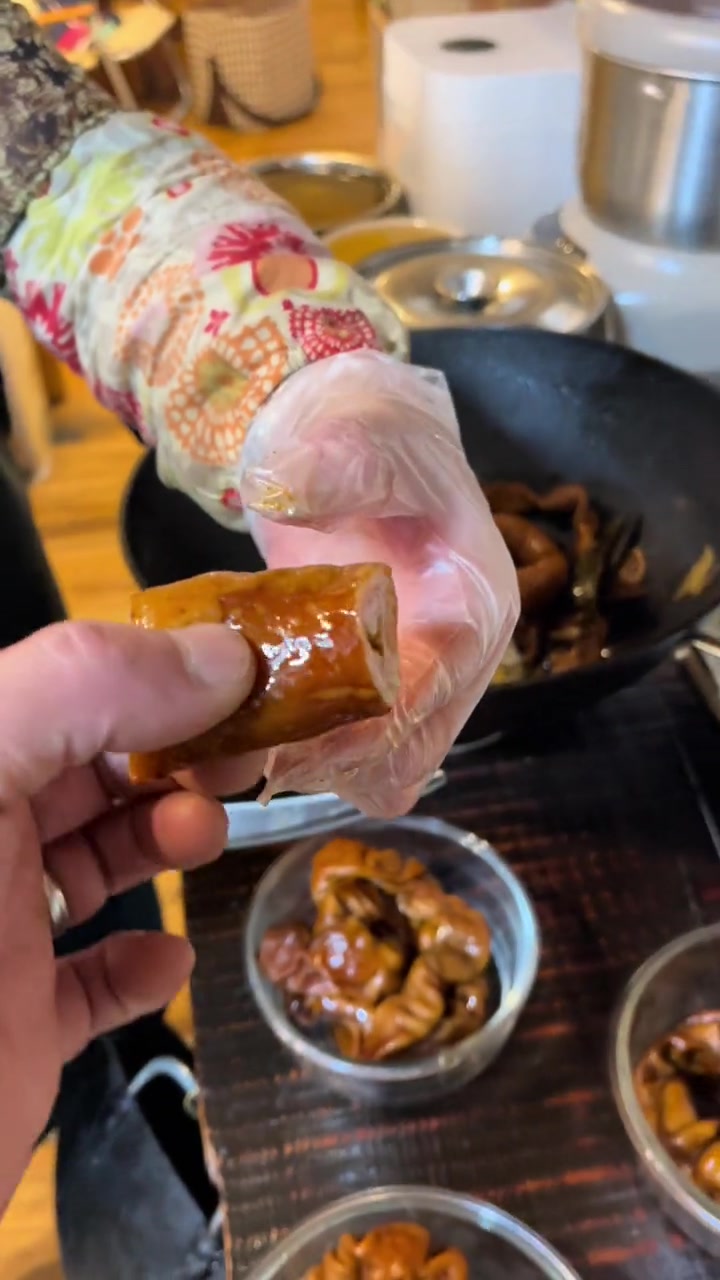 小肥肠馅料黄、吃到嘴里直骂娘!