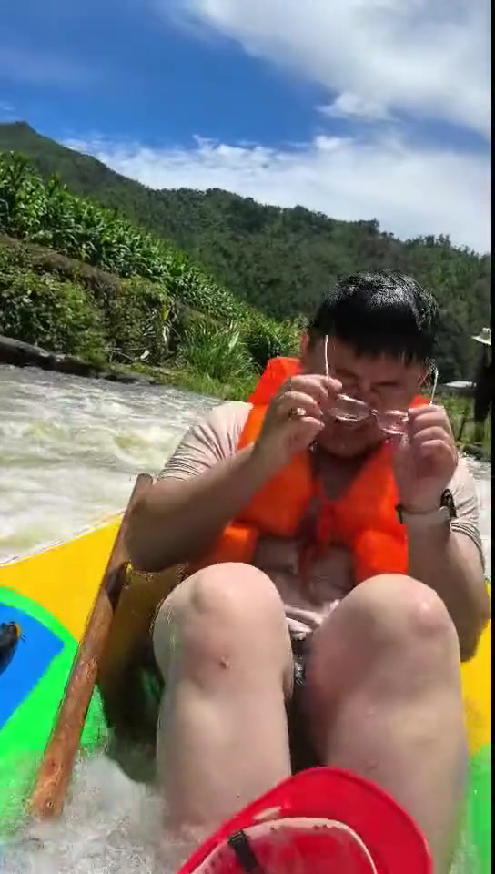 他这么翻了下去,就像是下定了什么决心!