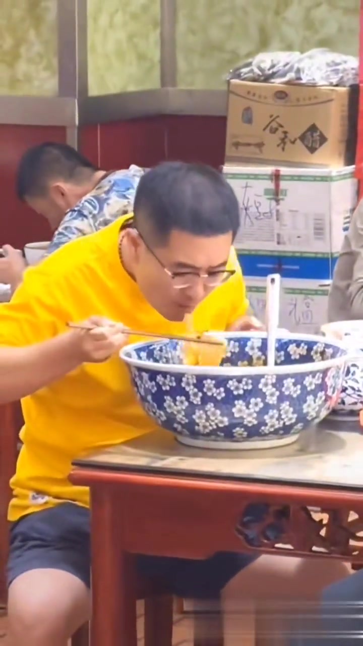 怎么今天没胃口,吃这么少啊
