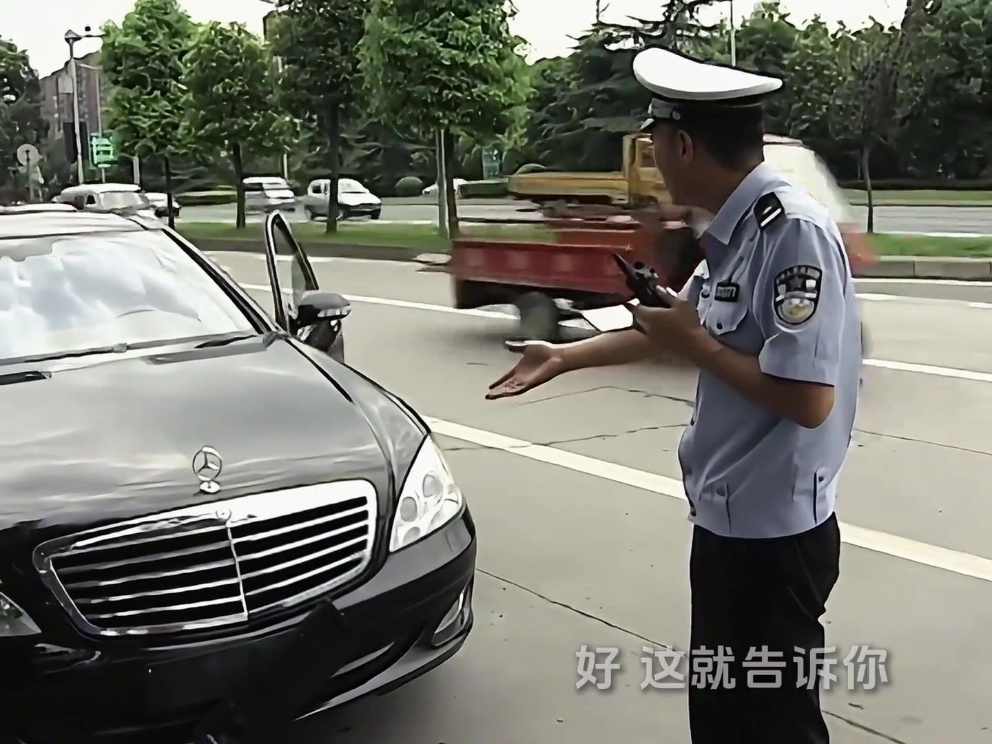这么牛啊!车牌都会变脸!