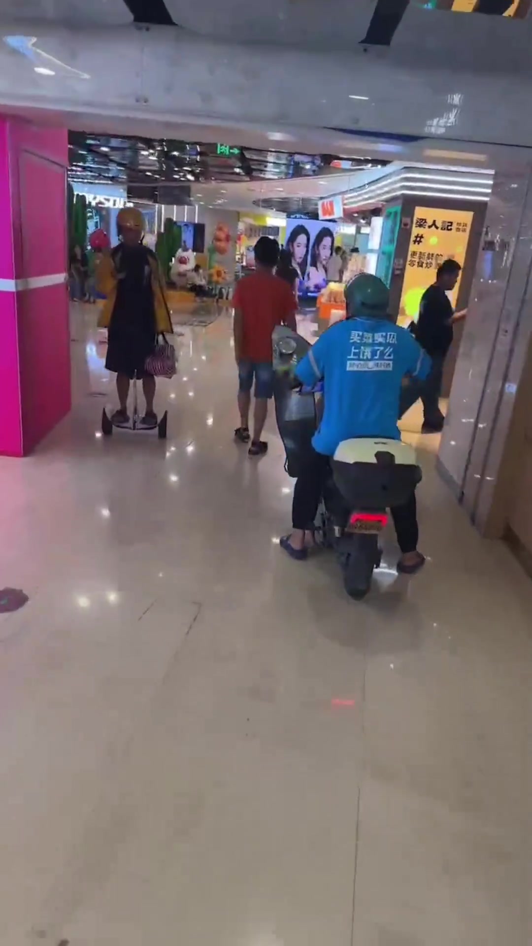 电动车都能开进商场了