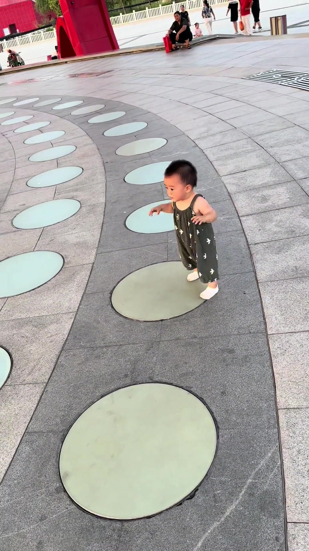 刚学会走路遇到危险直接激活原始血脉