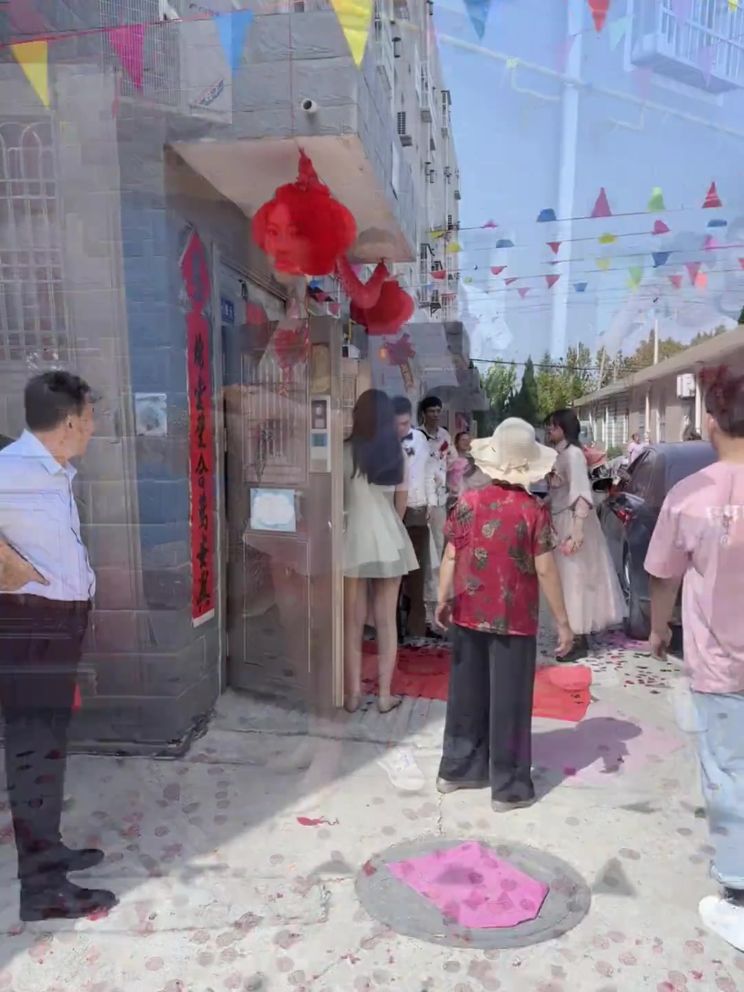 这不是帮新娘风头全抢了吗!