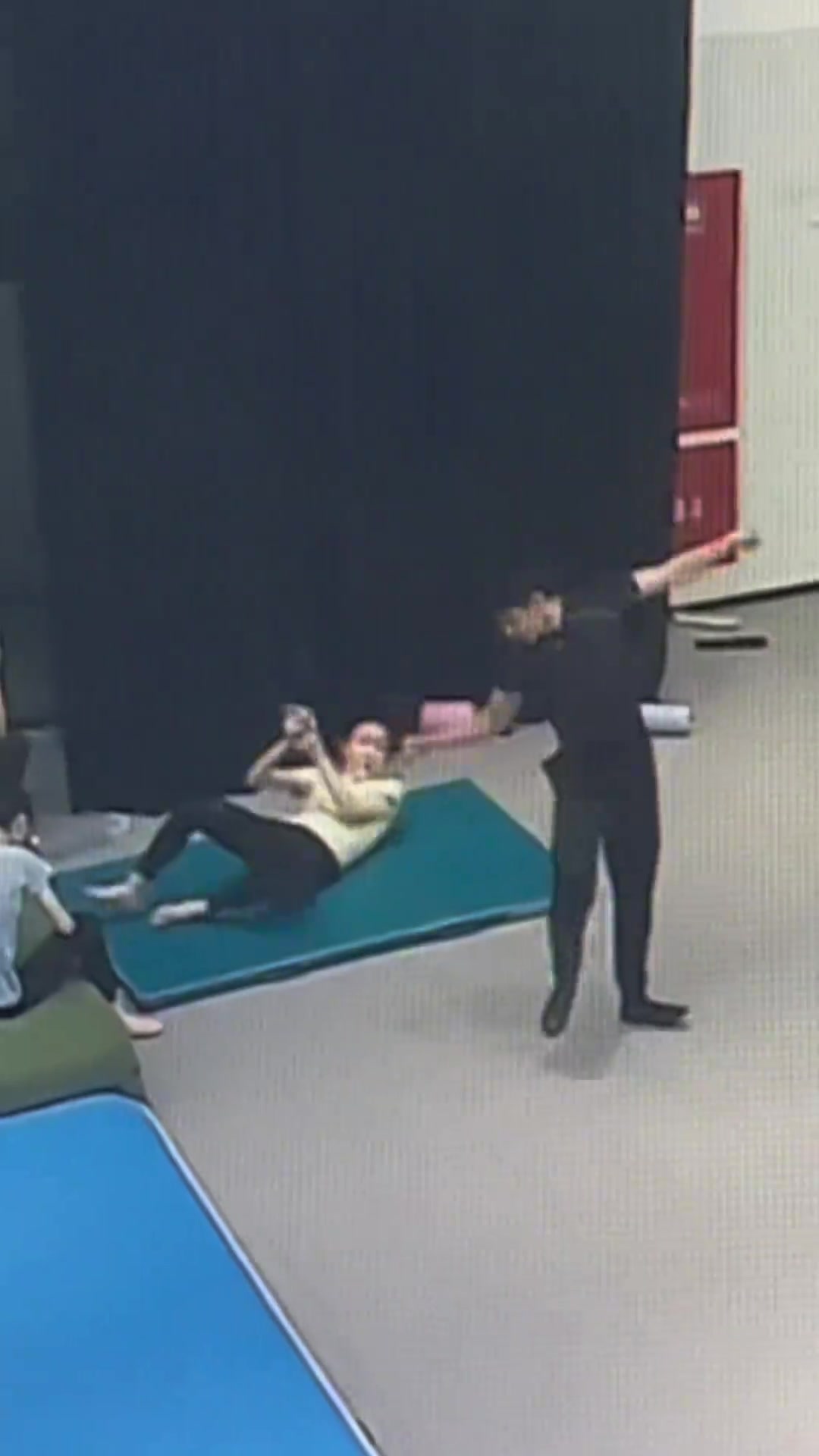 小姐姐:谁懂一抬头就看见有人要砸死我
