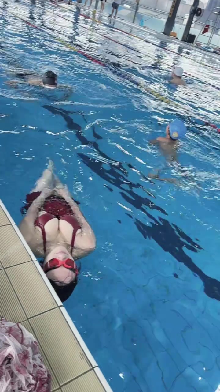 我去游泳的时候怎么都是男的呢!!