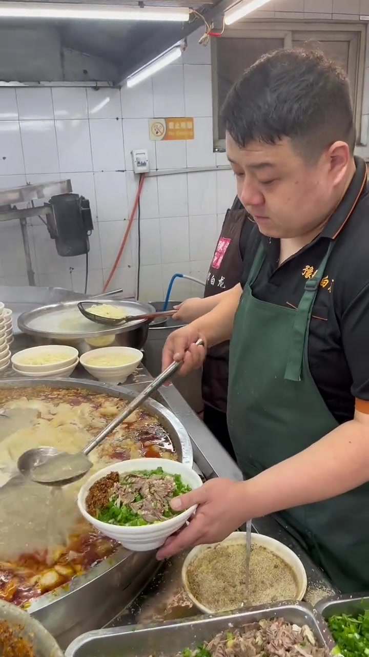 相机怼人脸上了,能不给多点吗!