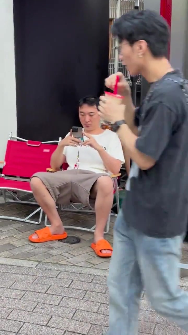 他可以有一万种选择!而你只有这一个!