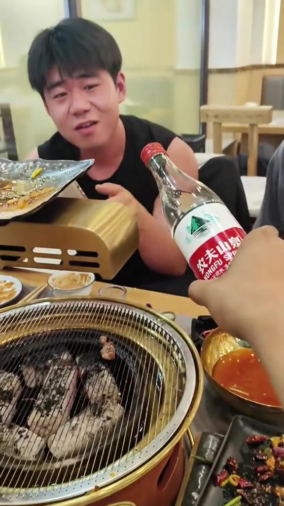 这到底是水还是酒啊!就怕越喝越迷糊