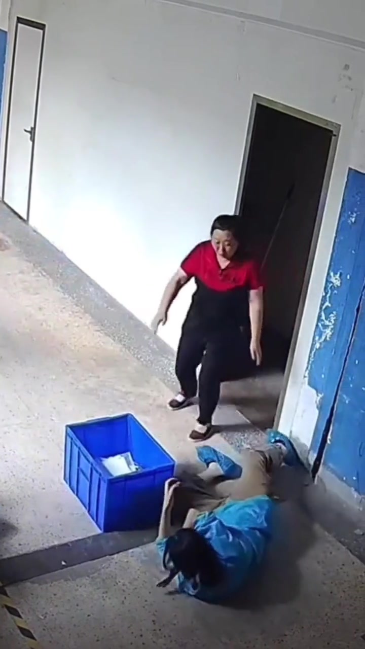 玩玩没想到会以这种方式栽跟头!箱子:跳我山羊