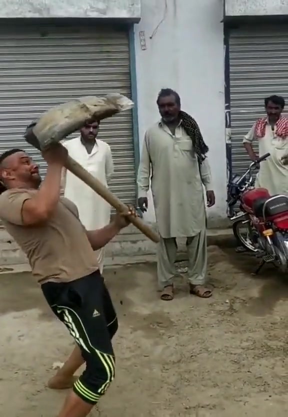 不懂就问,三哥这个玄铁大锄头是拿来干嘛的