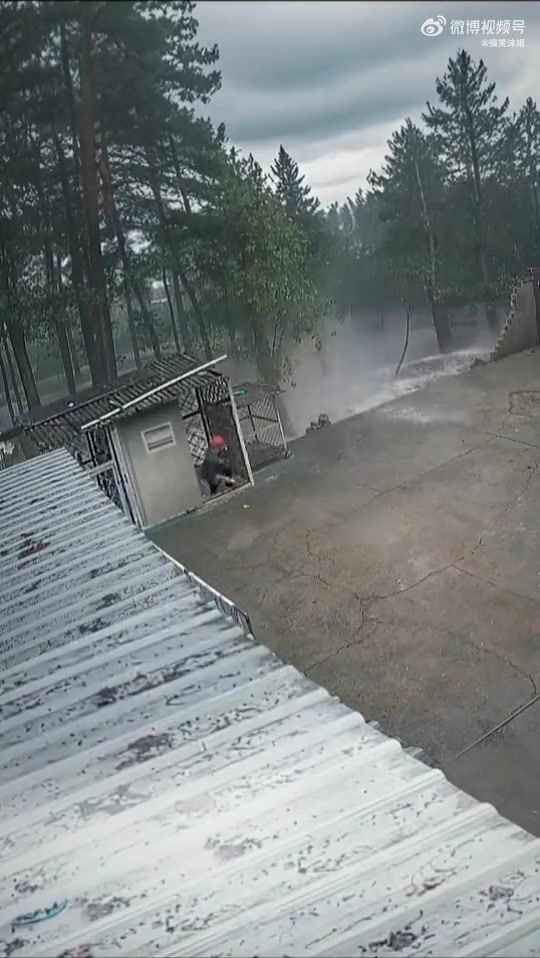他似乎忘了什么事