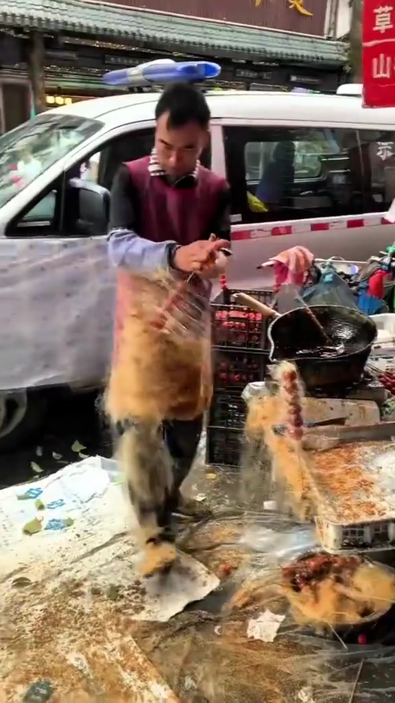 天呐！他的围裙和周围的空气应该都是甜的吧！