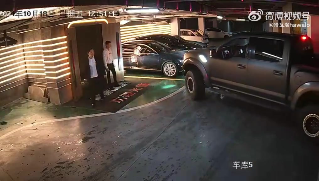 在城里还是不要开全尺寸皮卡了，车太大太宽